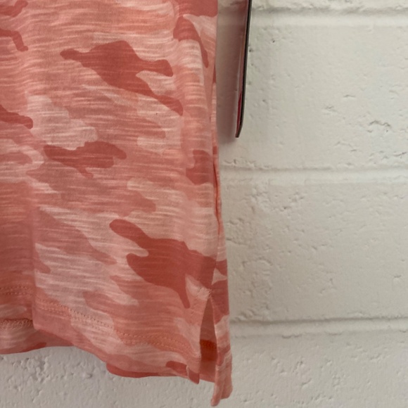 Vince Camuto Camo Short Sleeve Top M NWT - Picture 4 of 10